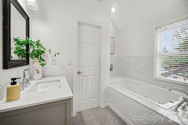 3839 Mountain Cove Drive, Charlotte, NC 28216