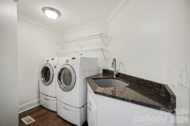 3839 Mountain Cove Drive, Charlotte, NC 28216