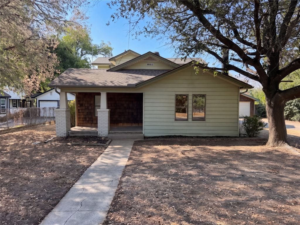 5609 Baylor Avenue, River Oaks, TX 76114 — exterior