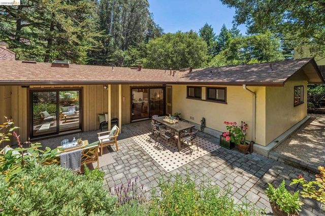 7200 Saroni Dr, Oakland, CA 94611