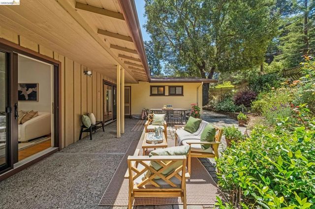 7200 Saroni Dr, Oakland, CA 94611