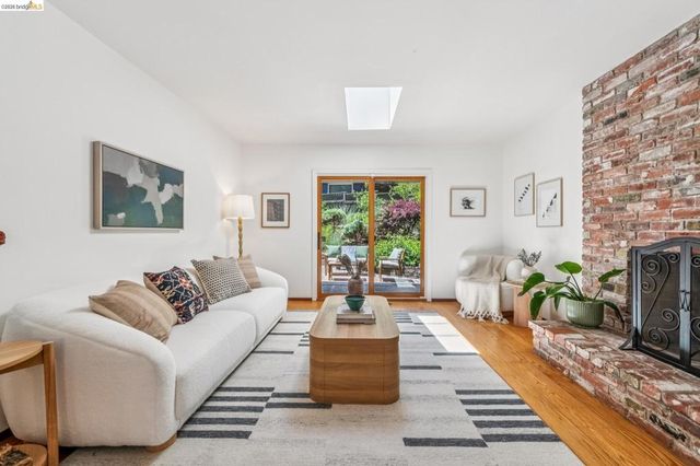 7200 Saroni Dr, Oakland, CA 94611