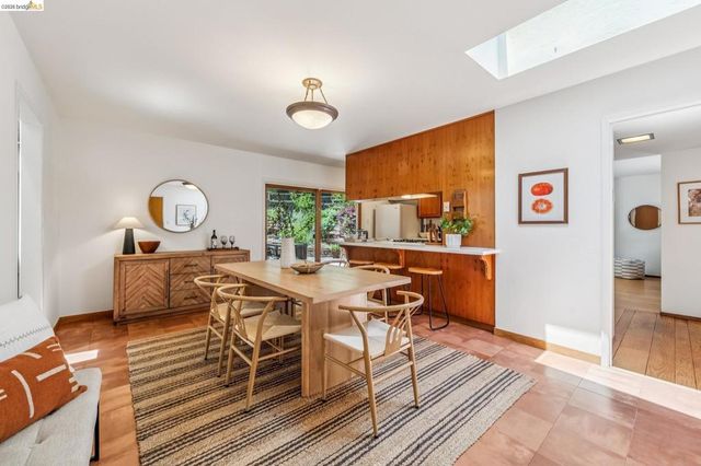 7200 Saroni Dr, Oakland, CA 94611