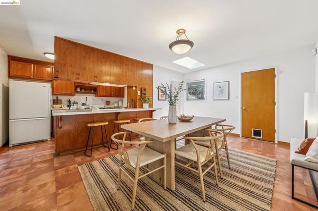 7200 Saroni Dr, Oakland, CA 94611