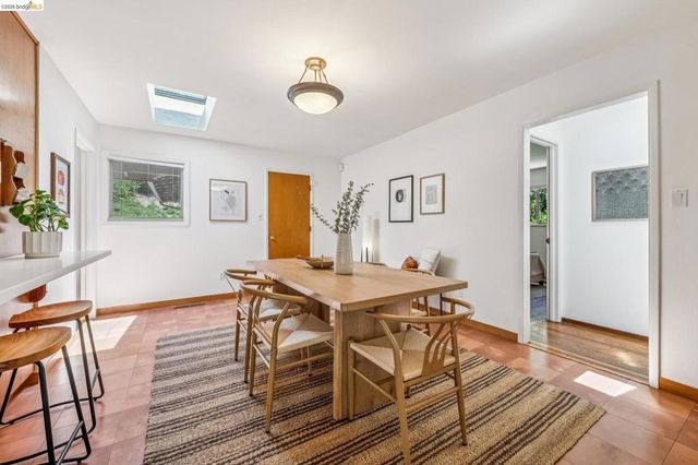 7200 Saroni Dr, Oakland, CA 94611
