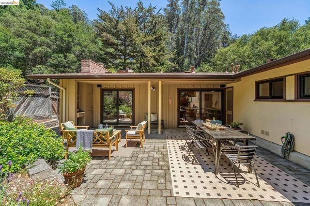7200 Saroni Dr, Oakland, CA 94611