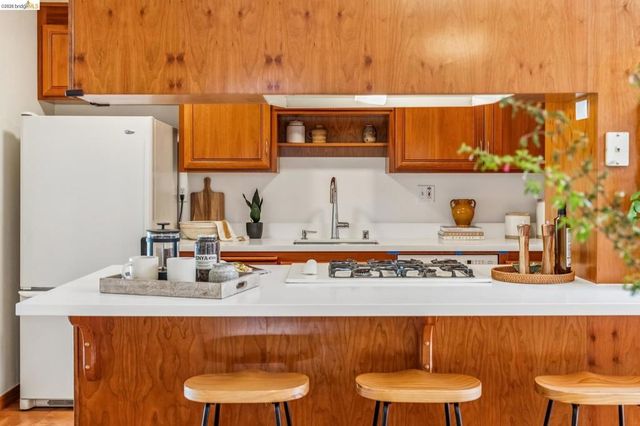 7200 Saroni Dr, Oakland, CA 94611