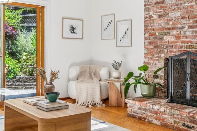 7200 Saroni Dr, Oakland, CA 94611