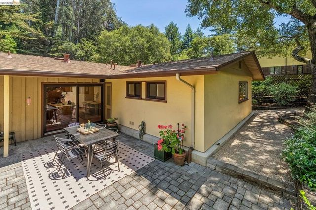 7200 Saroni Dr, Oakland, CA 94611