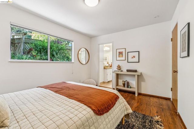 7200 Saroni Dr, Oakland, CA 94611