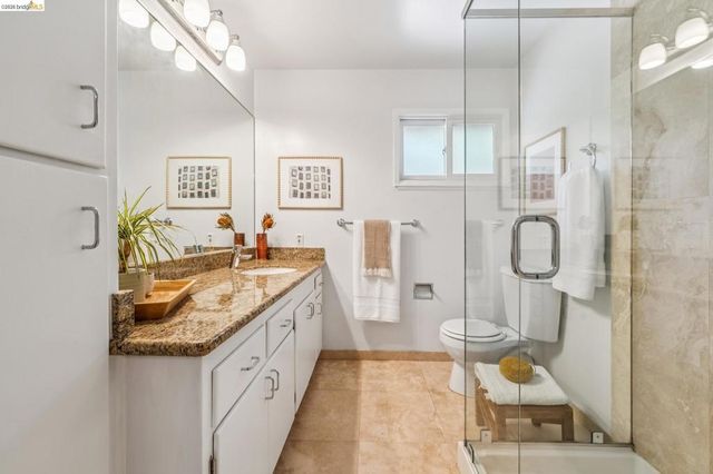 7200 Saroni Dr, Oakland, CA 94611
