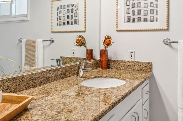 7200 Saroni Dr, Oakland, CA 94611