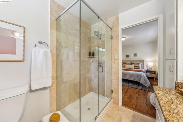 7200 Saroni Dr, Oakland, CA 94611