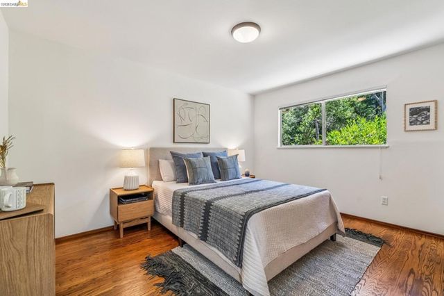 7200 Saroni Dr, Oakland, CA 94611