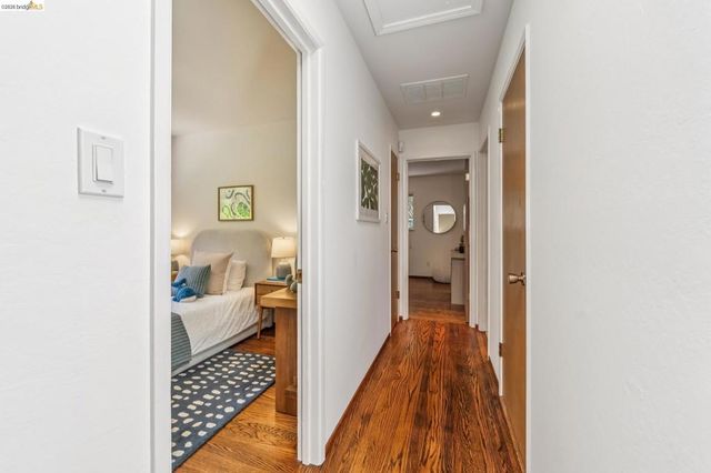 7200 Saroni Dr, Oakland, CA 94611
