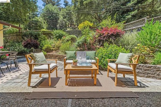 7200 Saroni Dr, Oakland, CA 94611