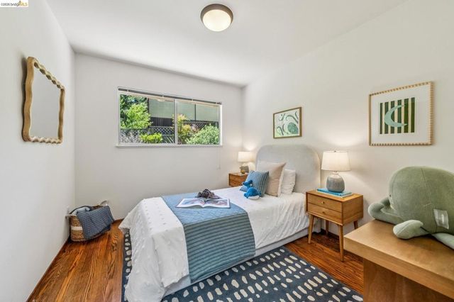 7200 Saroni Dr, Oakland, CA 94611