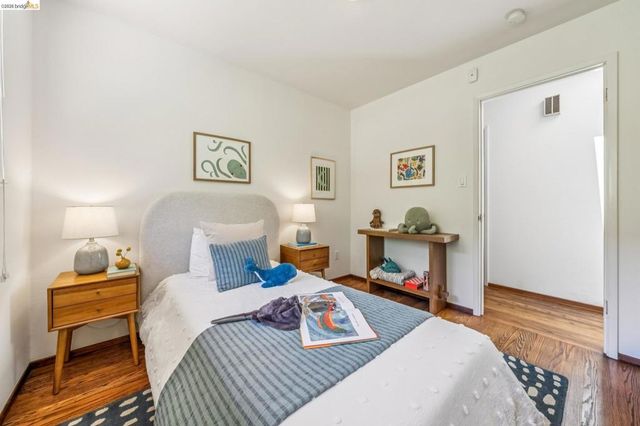 7200 Saroni Dr, Oakland, CA 94611