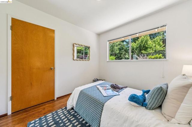 7200 Saroni Dr, Oakland, CA 94611