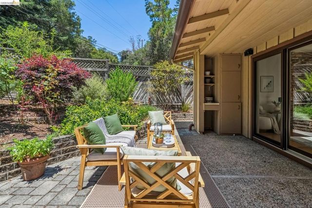 7200 Saroni Dr, Oakland, CA 94611
