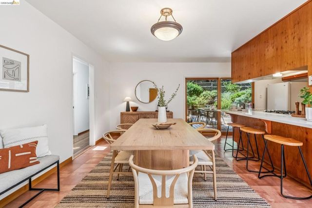 7200 Saroni Dr, Oakland, CA 94611