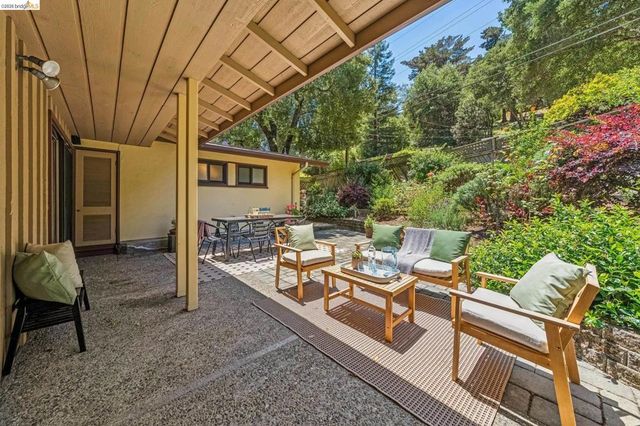 7200 Saroni Dr, Oakland, CA 94611