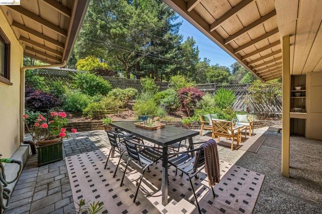 7200 Saroni Dr, Oakland, CA 94611