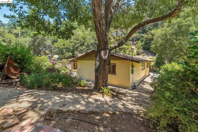 7200 Saroni Dr, Oakland, CA 94611
