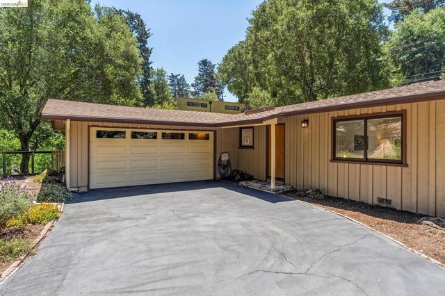 7200 Saroni Dr, Oakland, CA 94611