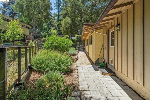 7200 Saroni Dr, Oakland, CA 94611