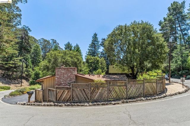 7200 Saroni Dr, Oakland, CA 94611