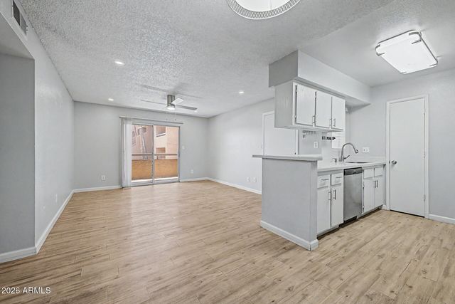 2625 E INDIAN SCHOOL Road 227, Phoenix, AZ 85016
