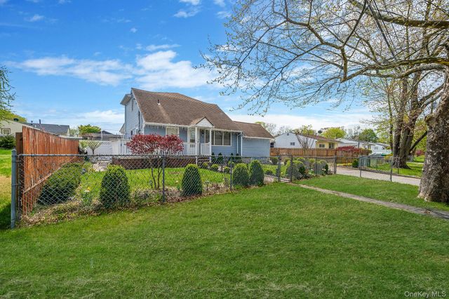 34 E Beech Street, Central Islip, NY 11722