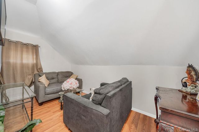 34 E Beech Street, Central Islip, NY 11722