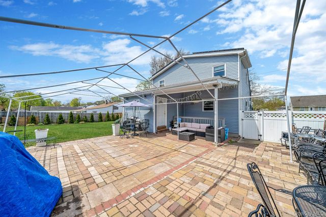 34 E Beech Street, Central Islip, NY 11722