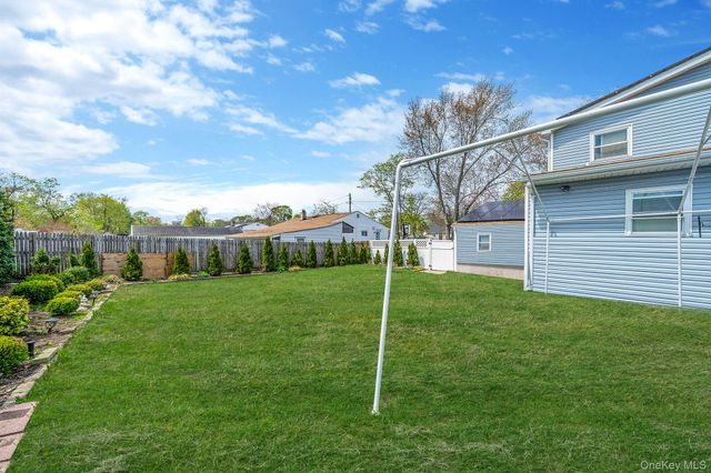 34 E Beech Street, Central Islip, NY 11722