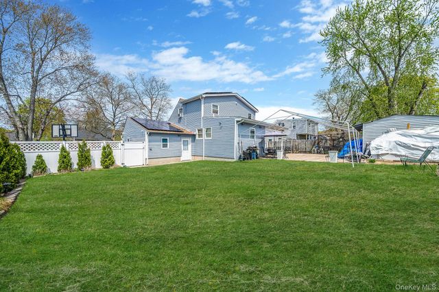 34 E Beech Street, Central Islip, NY 11722