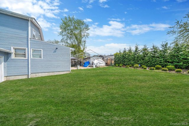 34 E Beech Street, Central Islip, NY 11722