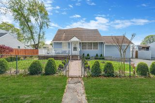 34 E Beech Street, Central Islip, NY 11722