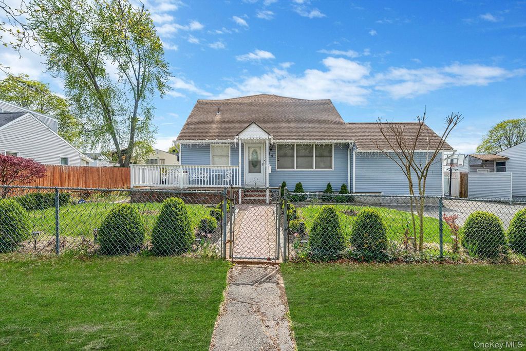 34 E Beech Street, Central Islip, NY 11722