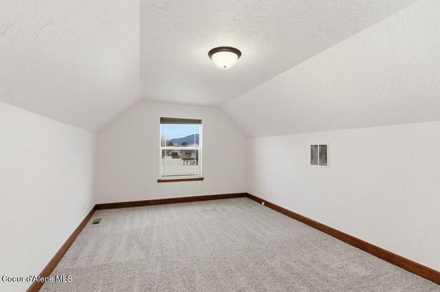 8703 N Courcelles Pkwy, Hayden, ID 83835