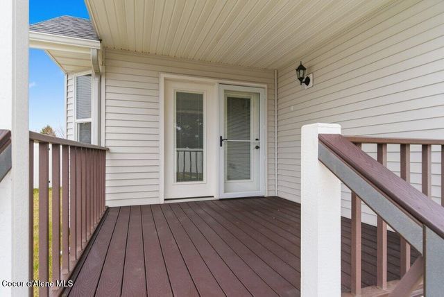 8703 N Courcelles Pkwy, Hayden, ID 83835