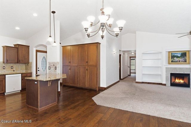 8703 N Courcelles Pkwy, Hayden, ID 83835