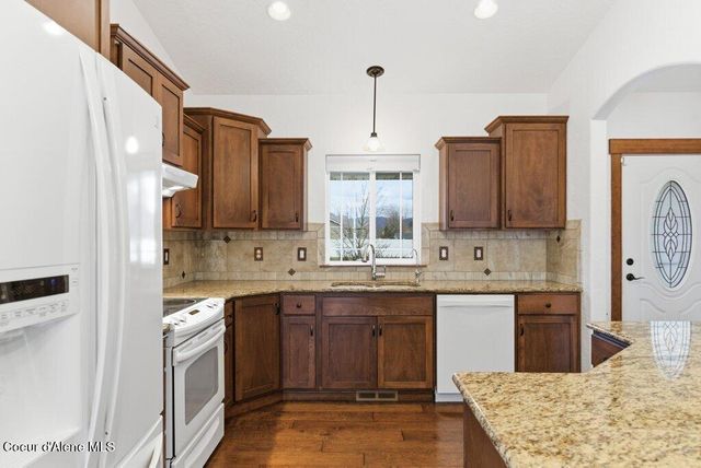 8703 N Courcelles Pkwy, Hayden, ID 83835