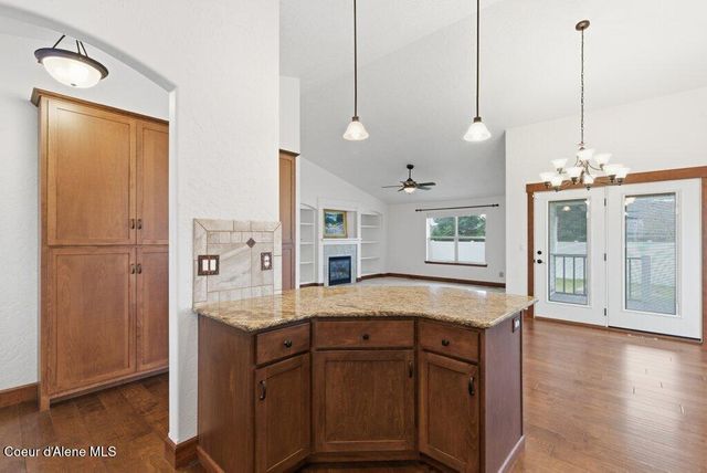 8703 N Courcelles Pkwy, Hayden, ID 83835