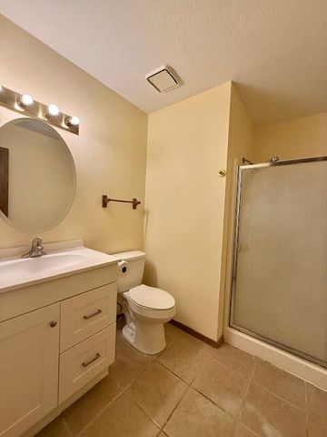 2455 W Roxbury Street, Springfield, MO 65807