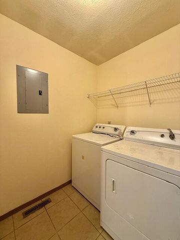 2455 W Roxbury Street, Springfield, MO 65807