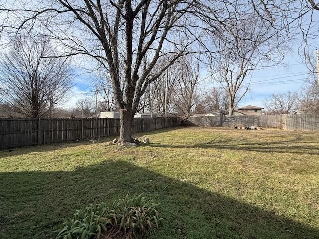 2455 W Roxbury Street, Springfield, MO 65807