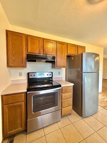 2455 W Roxbury Street, Springfield, MO 65807