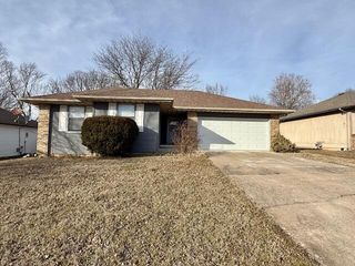 2455 W Roxbury Street, Springfield, MO 65807
